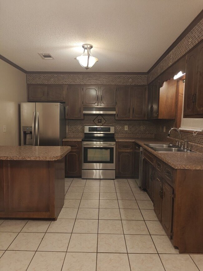 Building Photo - Elegant & Spacious 3-Bedroom Brick Home with Private Garage