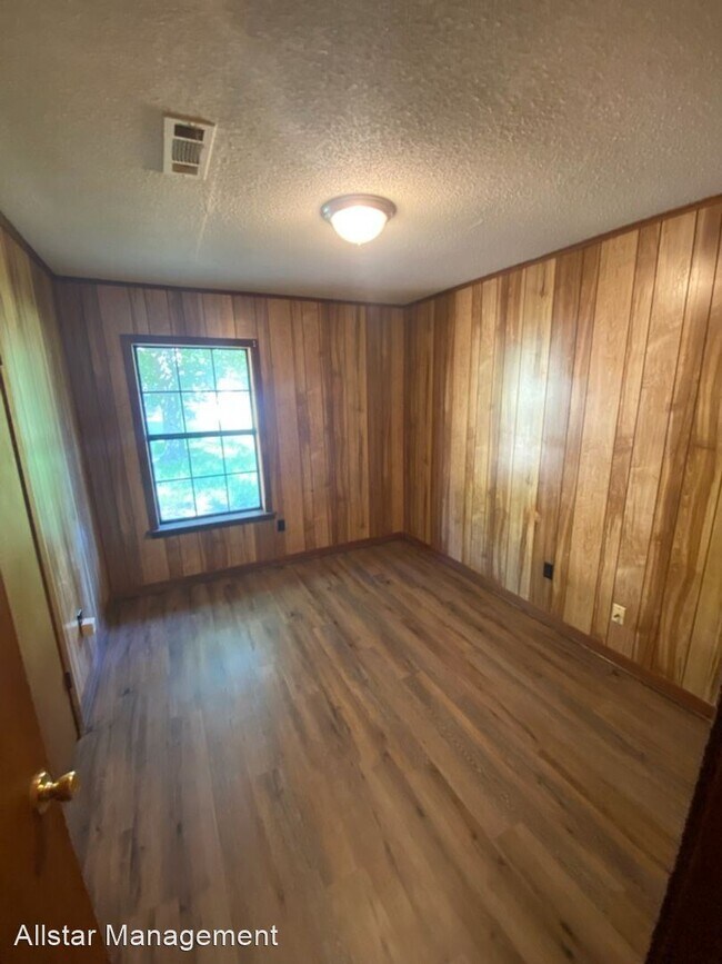 Building Photo - 4 br, 1.5 bath House - 1028 Suncrest St