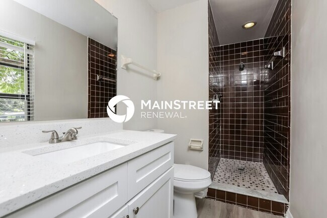 Building Photo - 3 Bedroom Pet-Friendly Home in ORLANDO, FL with Main Street Renewal