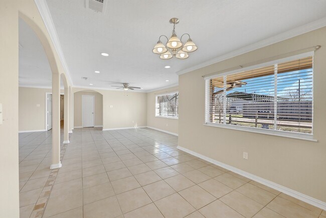 Building Photo - 3722 Rest Home Rd