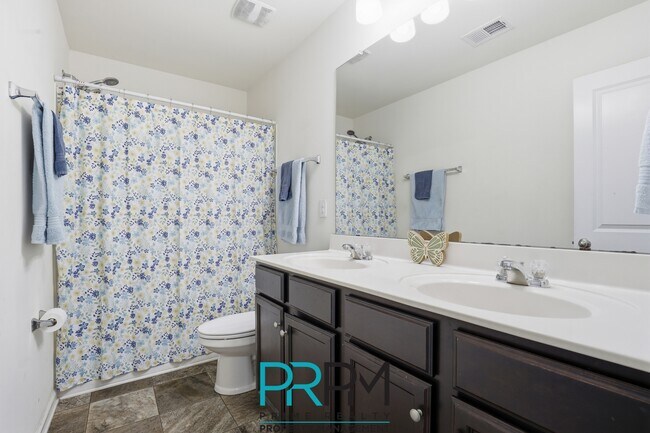 Building Photo - 249 Elmhaven Dr