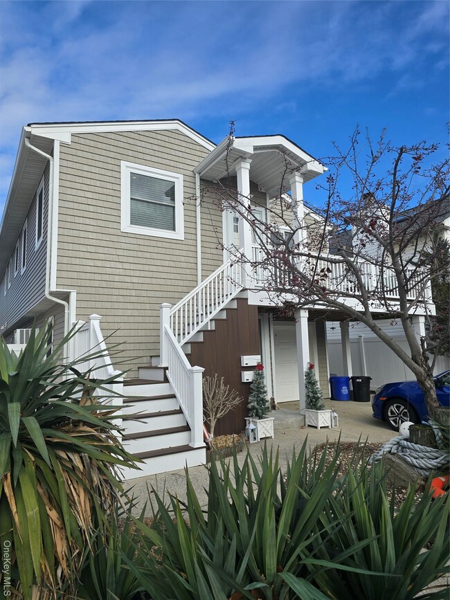 Building Photo - 359 E Pine St