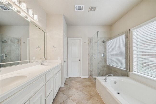 Building Photo - 5430 Linden Rose Ln