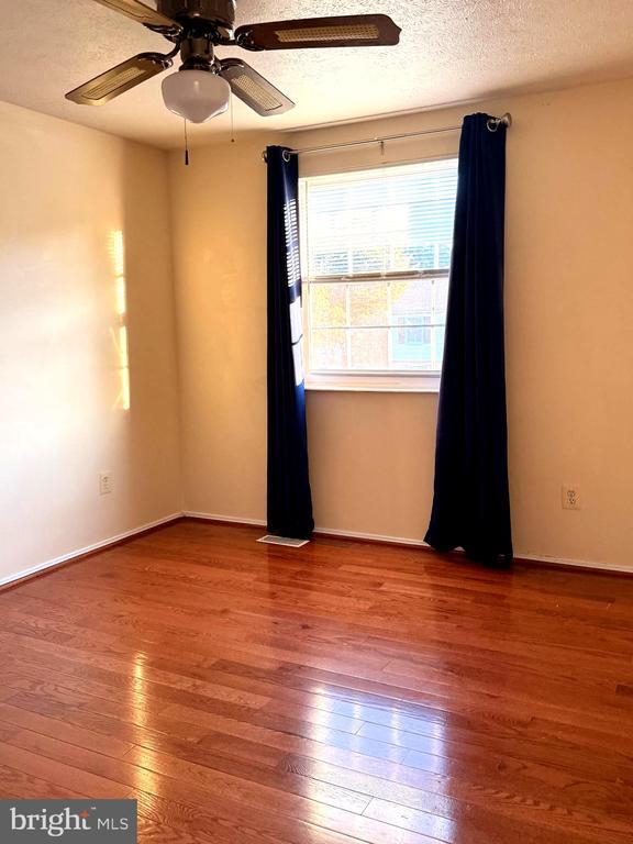 Building Photo - 10434 Calumet Grove Dr