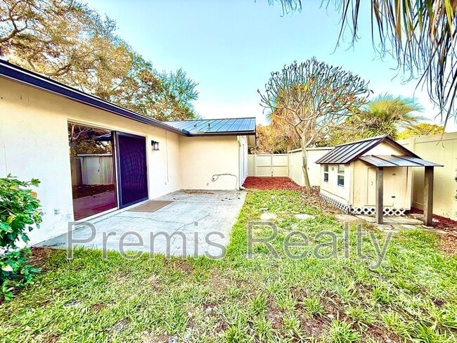 Building Photo - 2381 Timbercrest Cir W