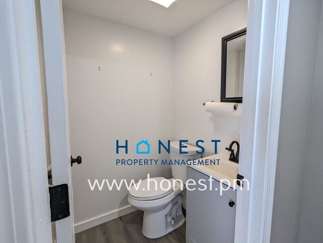 Building Photo - 162 College Ave