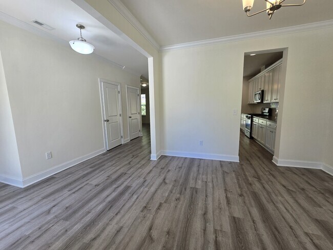 Building Photo - 421 Sailor Wy