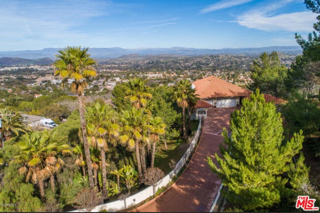 Building Photo - 456 S McKnight Rd