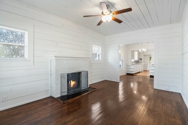 Building Photo - 1807 W Summit Ave.