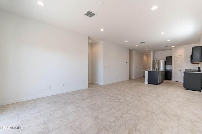 Building Photo - 5447 Azara Dr