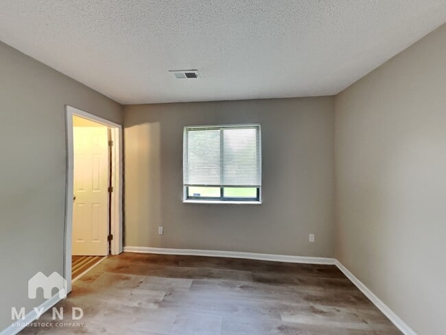 Building Photo - 3035 Falcon Bridge Dr