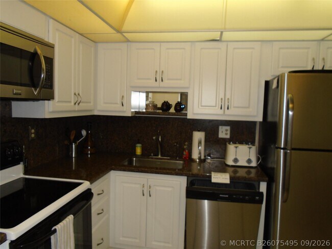 Building Photo - 3165 NE 48th Ct