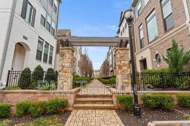 Building Photo - 609 Broadview Terrace NE