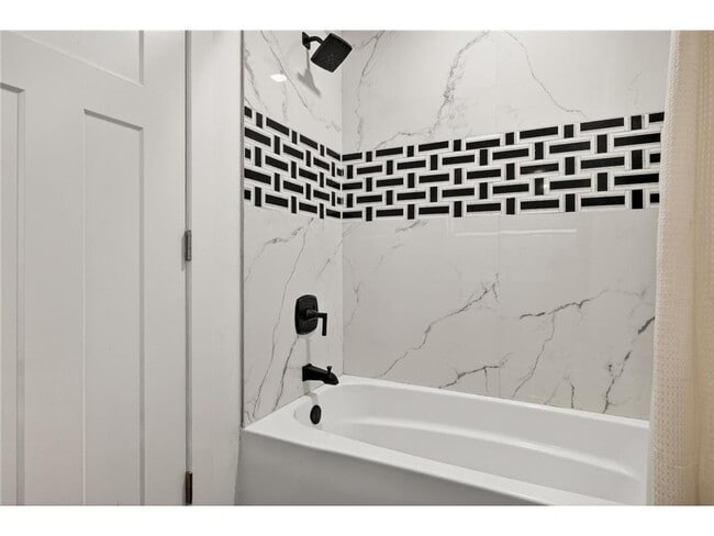 Building Photo - 110920 Oak Knoll Terrace S