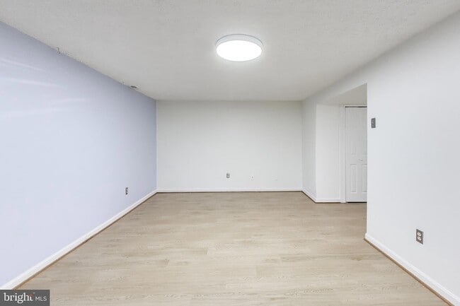 Building Photo - 20210 Maple Leaf Ct