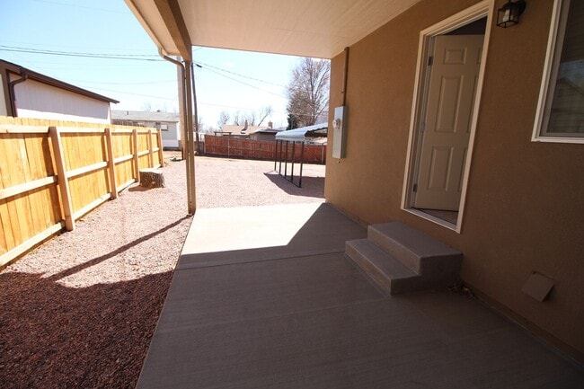 Building Photo - Brand new 3bdr 3bath duplex walking distan...