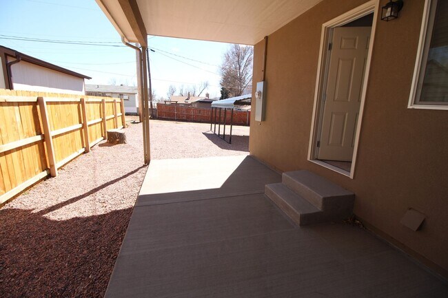 Building Photo - Brand new 3bdr 3bath duplex walking distance to Downtown Colorado Springs