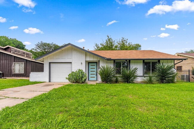 Building Photo - Beautiful 3 bedroom, 2 bathroom home in East Austin!!!