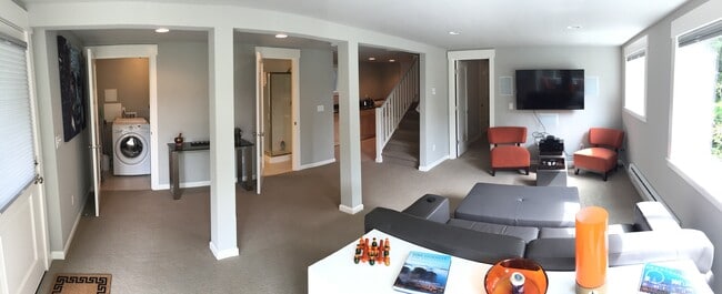 Building Photo - EXQUISITE 4 BED/3 BATH FURNISHED EASTLAKE ...