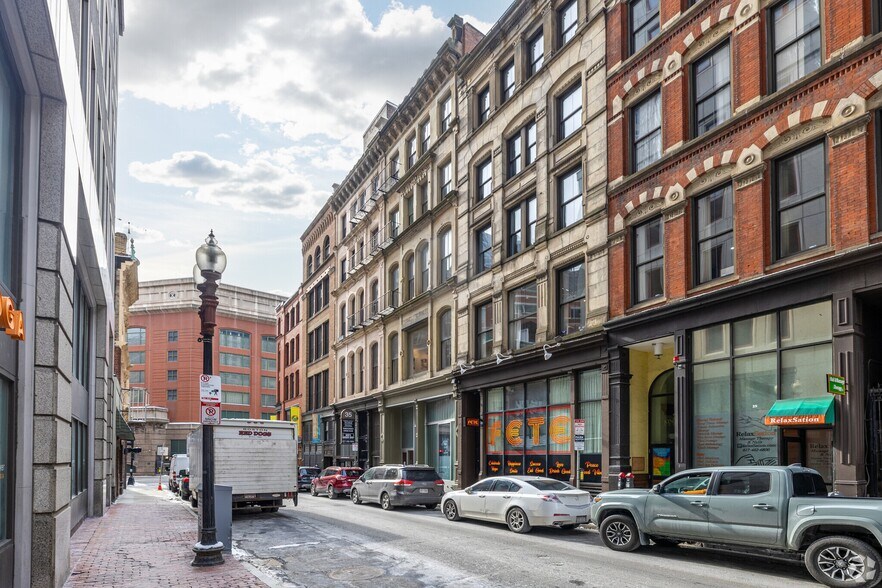 Building Photo - 33 Kingston St