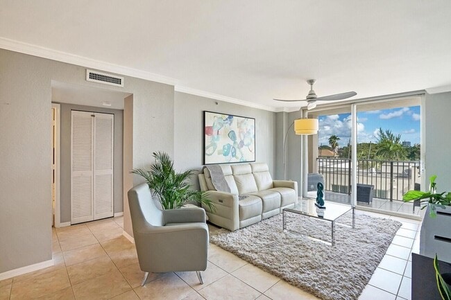 Building Photo - 1801 N Flagler Dr