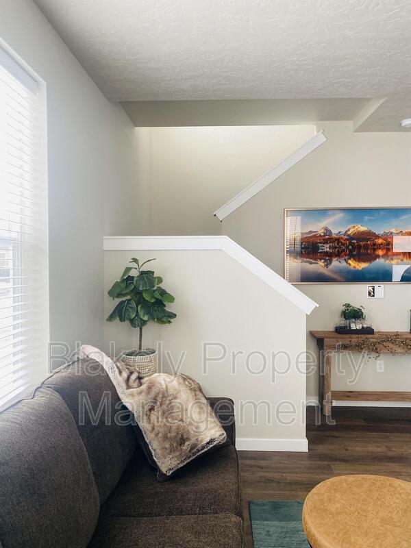 Building Photo - 5929 S Boddington Ln