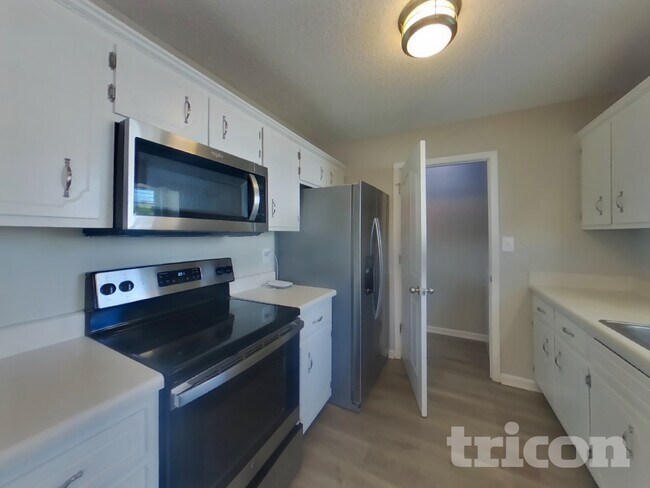 Building Photo - 421 Faulkner Dr