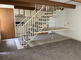 Building Photo - 10 Danielle Dr