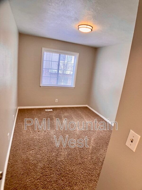 Building Photo - 567 N 200 E