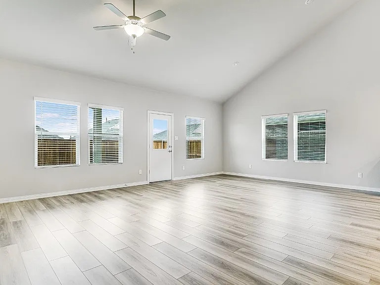 Building Photo - 3416 Kingsview Dr