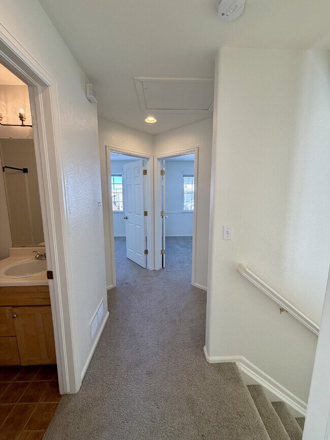 Building Photo - *LIMITED TIME OFFER!* Secure your move-in before December 31, 2025, and enjoy a $1,000 discount o...