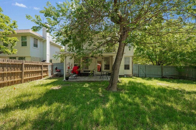 Building Photo - 13400 Rossello Dr