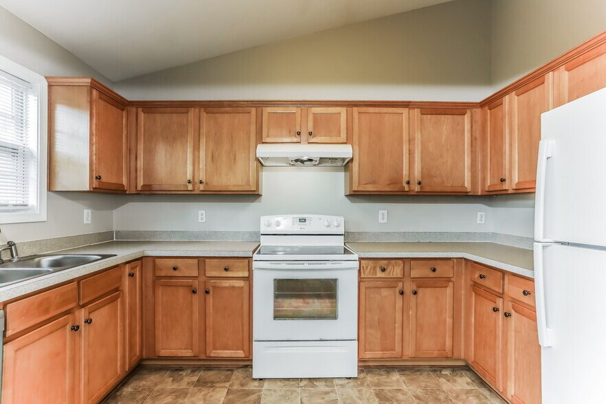 Building Photo - 4809 Camelot Dr