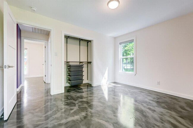 Building Photo - 3100 Ray Wood Dr