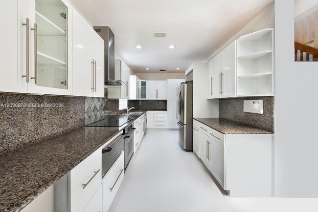 Building Photo - 2000 S Bayshore Dr