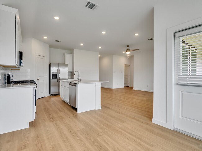 Building Photo - 9011 Serene Hvn Dr