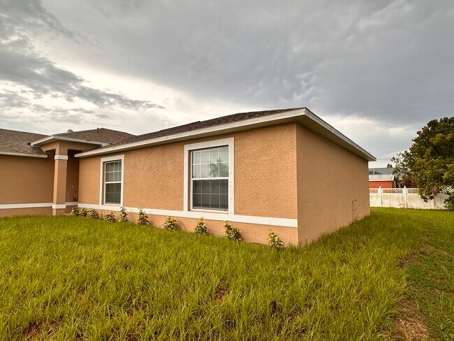 Building Photo - 1714 Four Mile Cove Pkwy
