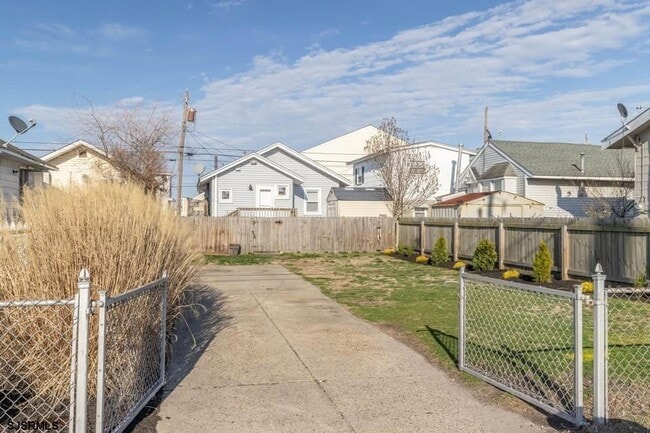 Building Photo - 612 Wisteria Rd