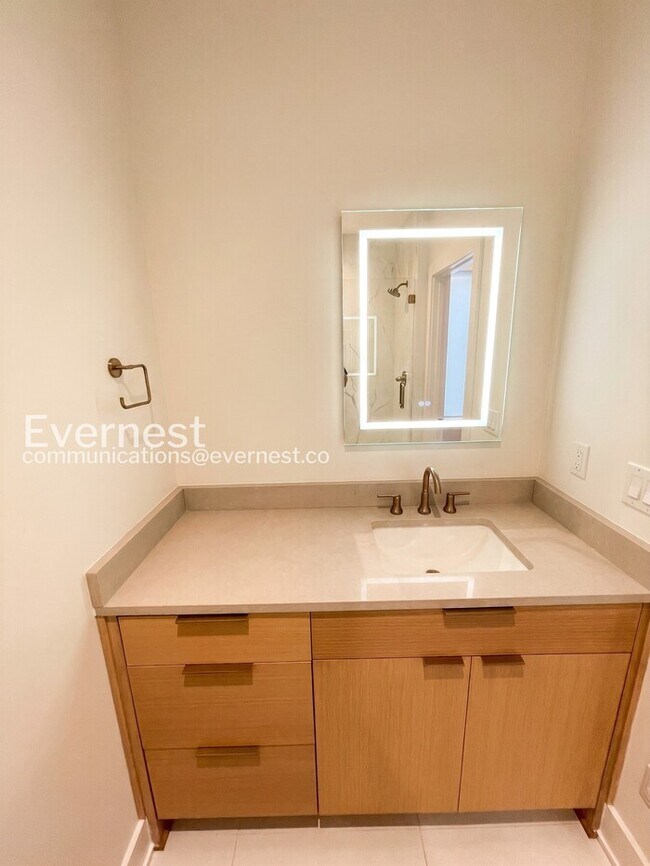 Building Photo - 3 Bed/3.5 Bath Home with Garage / Available Now!