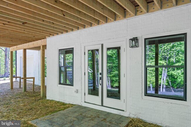 Building Photo - 11550 Henderson Rd