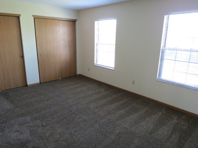 Building Photo - 1271 Caravel Dr