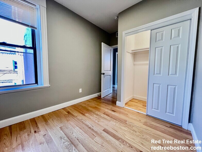 Building Photo - 1914 Beacon St