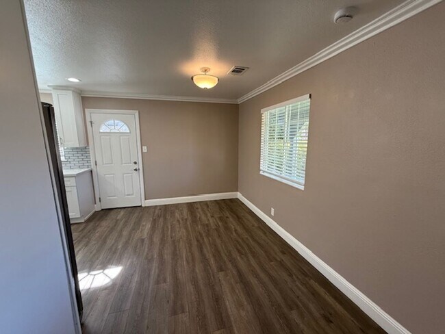 Building Photo - Charming 3 Bedroom, 1 Bath home in the Cam...