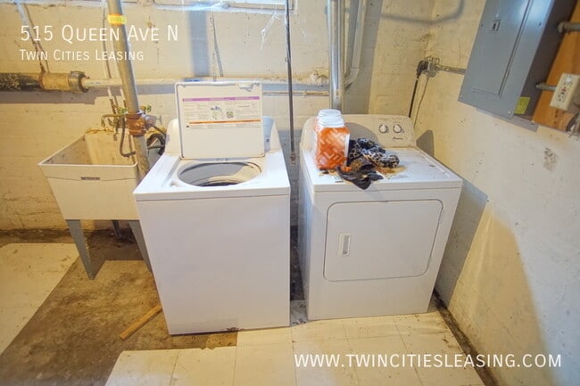 Building Photo - 515 N Queen Ave