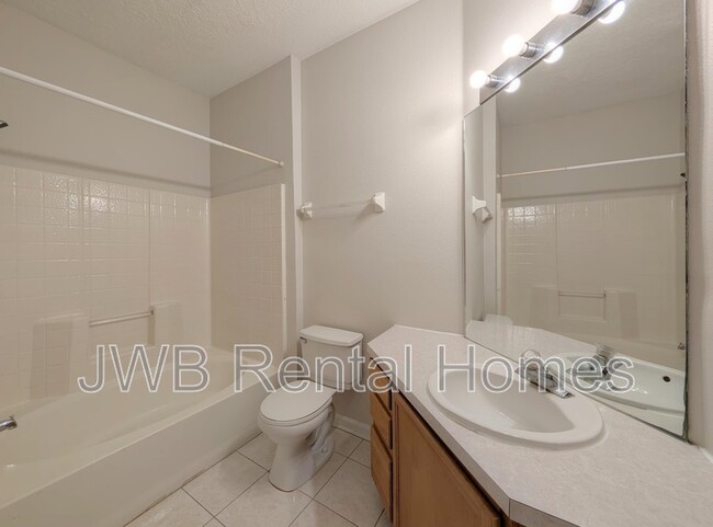Building Photo - 10550 Baymeadows Rd