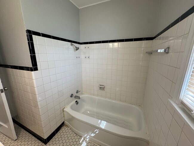 Building Photo - 3105 W Park Pl