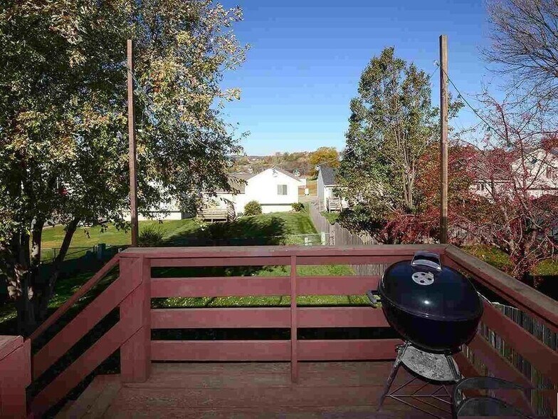 Building Photo - 7884 Redick Ave