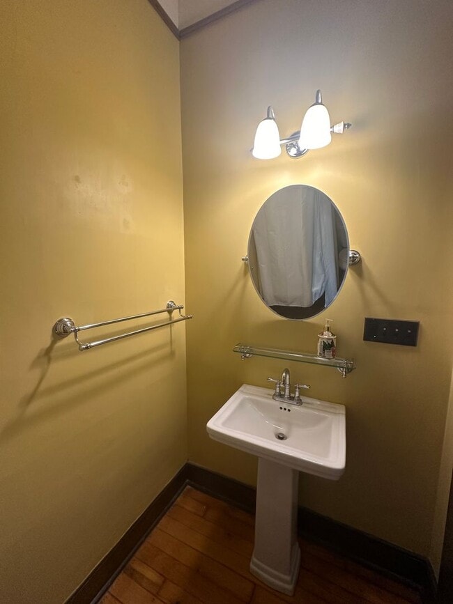 Building Photo - Charming 3BR/2.5BA Home For Rent in Highla...