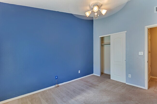 Building Photo - 1417 Plaza Verde Dr