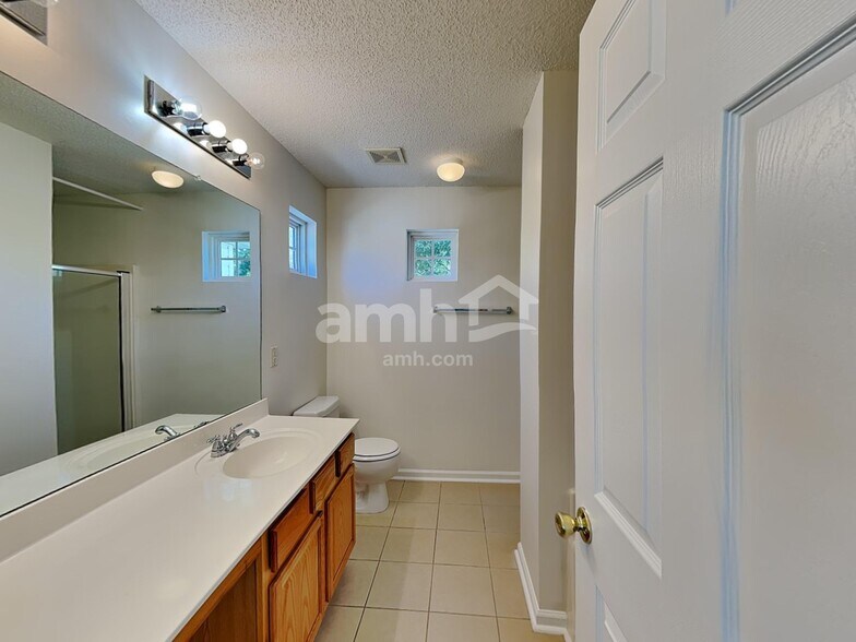 Building Photo - 9428 Meadowmont View Dr